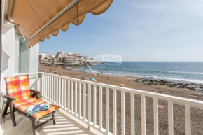 Luxury apartment in front of the beach